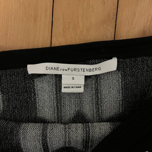 Diane Von Furstenberg Mini Geometric Black and White Skirt Small - Picture 3 of 7